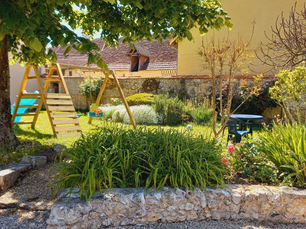 Fossemagne Au Pays De Jacquou : Chambre D'Hotes Et Table D'Hotes מראה חיצוני תמונה